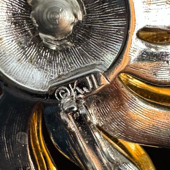 Kenneth Jay Lane KJL Gold and Silver Tone Rhinestone Kinetic Sunflower Brooch - Picture 11 of 11